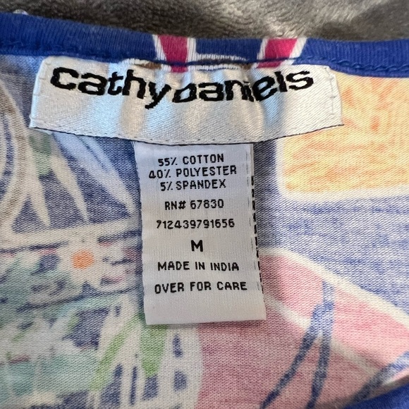 Short Sleeve Top with Rainbow Bag Print and Sparkles by Cathy Daniels, Size M. - Picture 5 of 5